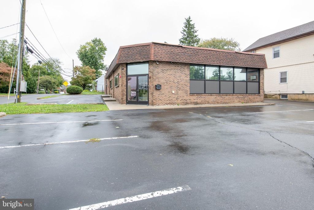 325 BUSTLETON PIKE, Feasterville Trevose, PA 19053 — photo 5