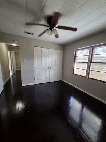 122 S Willow Street, Texas City, TX 77591