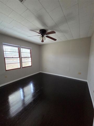 122 S Willow Street, Texas City, TX 77591