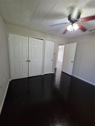 122 S Willow Street, Texas City, TX 77591