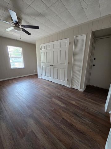 122 S Willow Street, Texas City, TX 77591