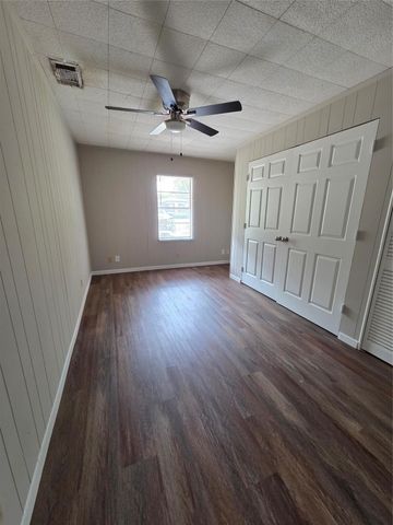 122 S Willow Street, Texas City, TX 77591