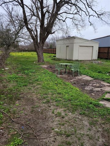122 S Willow Street, Texas City, TX 77591