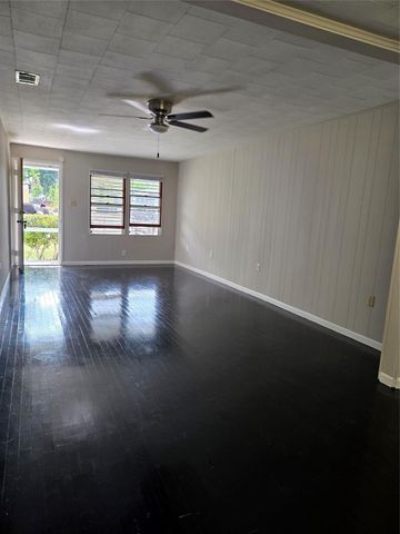 122 S Willow Street, Texas City, TX 77591