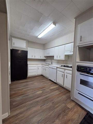 122 S Willow Street, Texas City, TX 77591