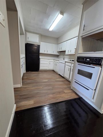 122 S Willow Street, Texas City, TX 77591