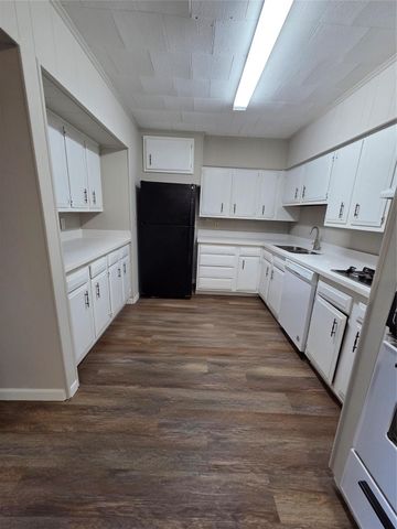 122 S Willow Street, Texas City, TX 77591
