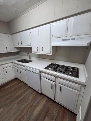 122 S Willow Street, Texas City, TX 77591
