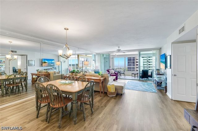 21 Bluebill AVE B905, Naples, FL 34108