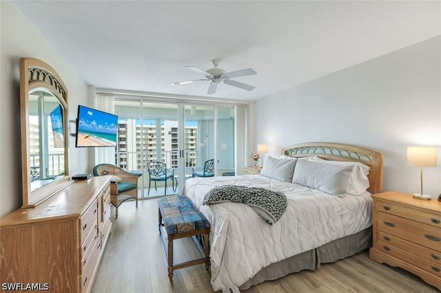 21 Bluebill AVE B905, Naples, FL 34108