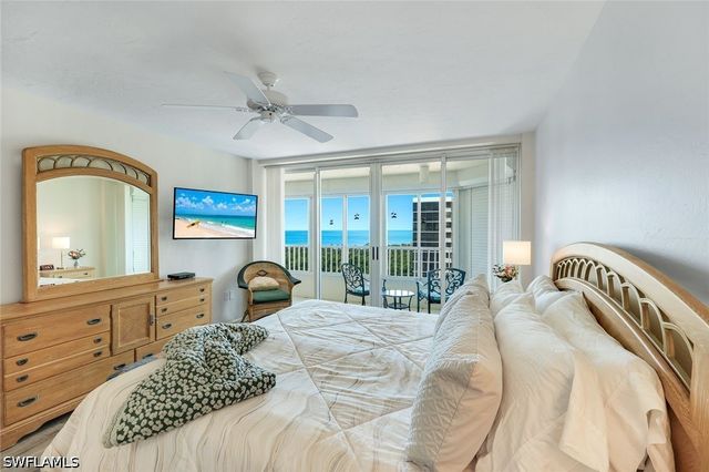 21 Bluebill AVE B905, Naples, FL 34108