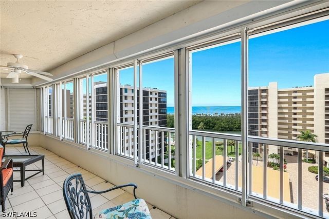 21 Bluebill AVE B905, Naples, FL 34108