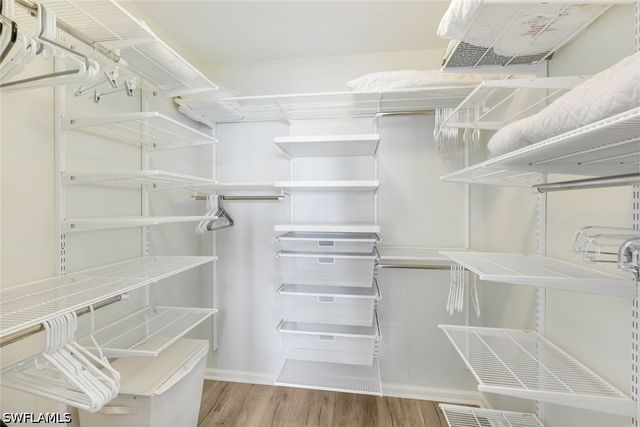 21 Bluebill AVE B905, Naples, FL 34108