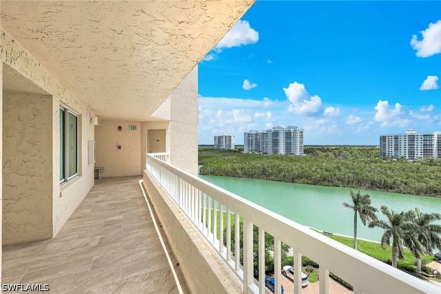 21 Bluebill AVE B905, Naples, FL 34108