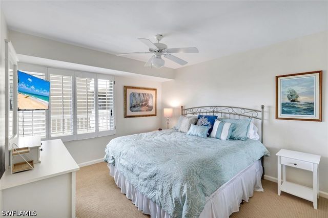 21 Bluebill AVE B905, Naples, FL 34108