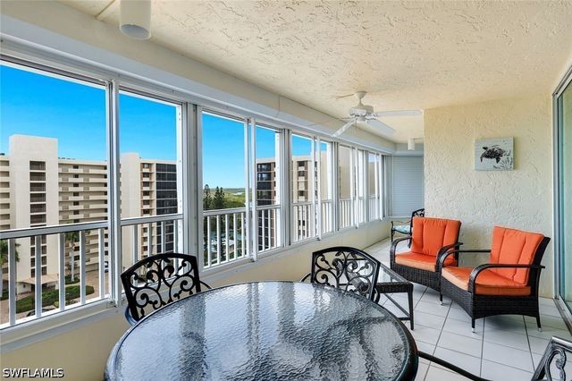 21 Bluebill AVE B905, Naples, FL 34108