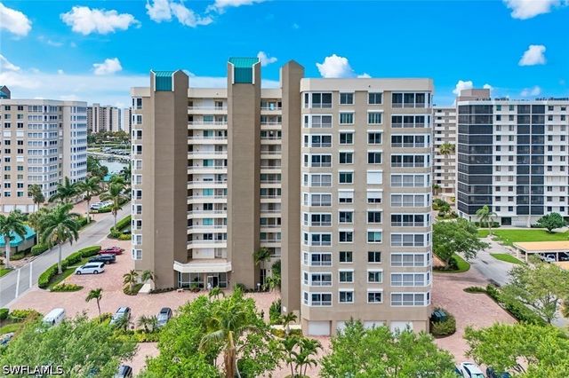 21 Bluebill AVE B905, Naples, FL 34108