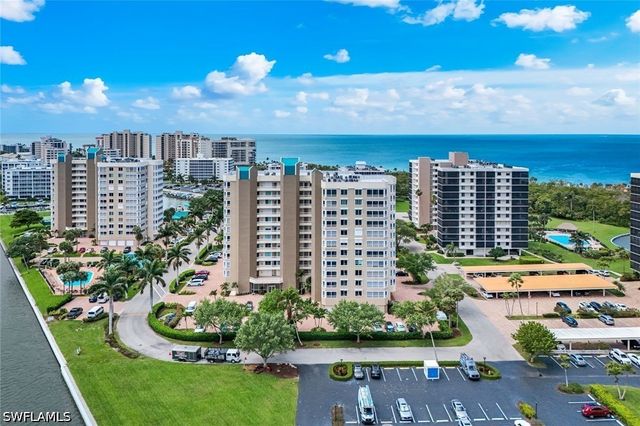 21 Bluebill AVE B905, Naples, FL 34108