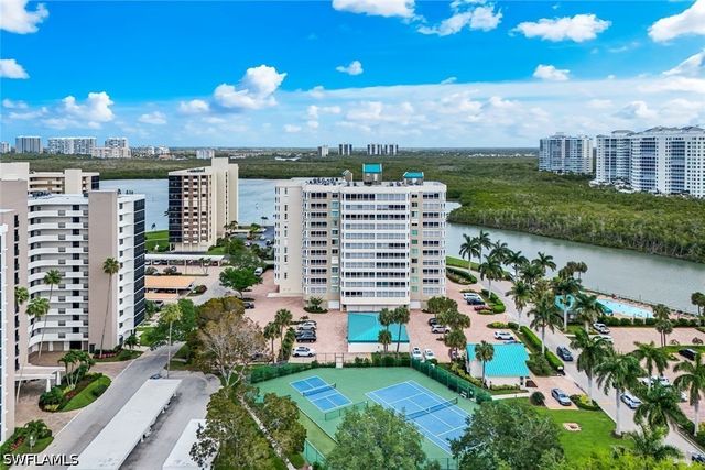 21 Bluebill AVE B905, Naples, FL 34108