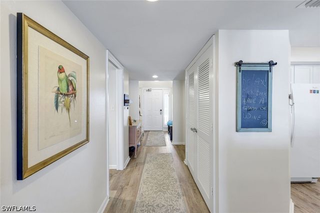 21 Bluebill AVE B905, Naples, FL 34108