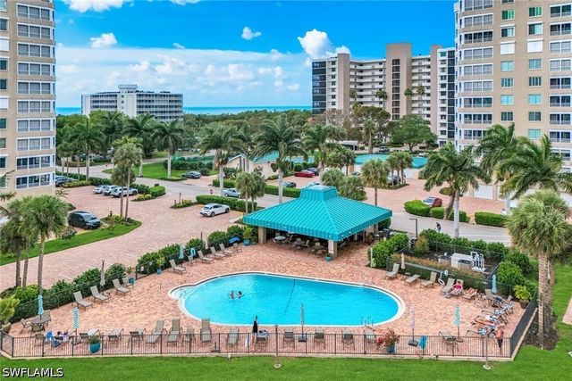 21 Bluebill AVE B905, Naples, FL 34108