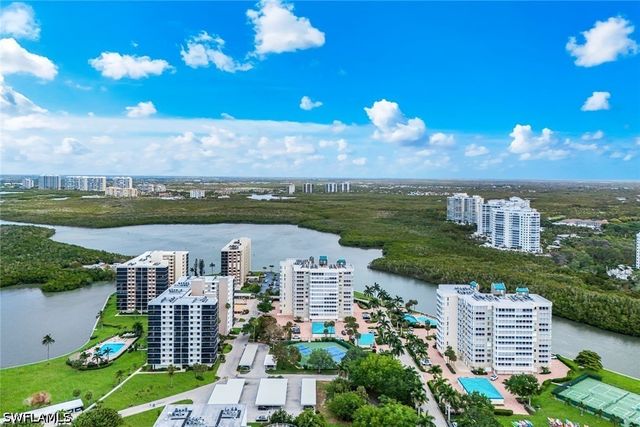 21 Bluebill AVE B905, Naples, FL 34108