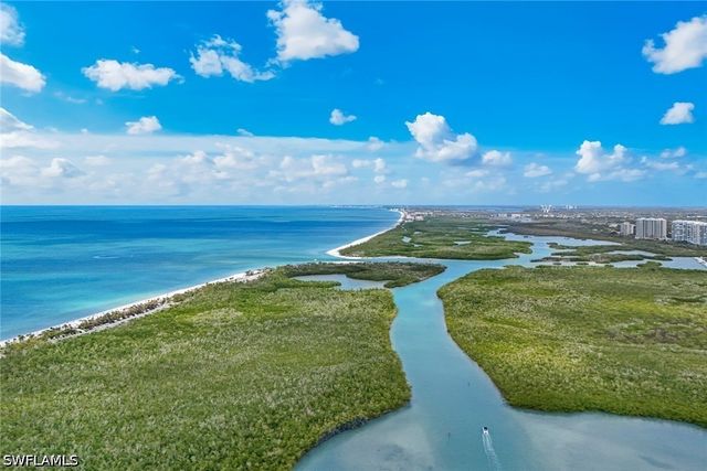 21 Bluebill AVE B905, Naples, FL 34108