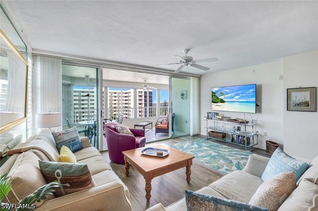 21 Bluebill AVE B905, Naples, FL 34108