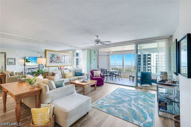 21 Bluebill AVE B905, Naples, FL 34108