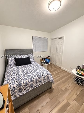 6541 SW 5th St, Pembroke Pines, FL 33023