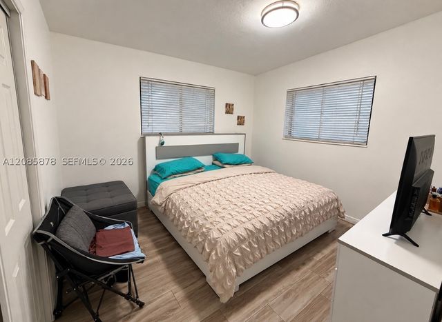 6541 SW 5th St, Pembroke Pines, FL 33023