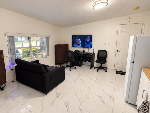 6541 SW 5th St, Pembroke Pines, FL 33023