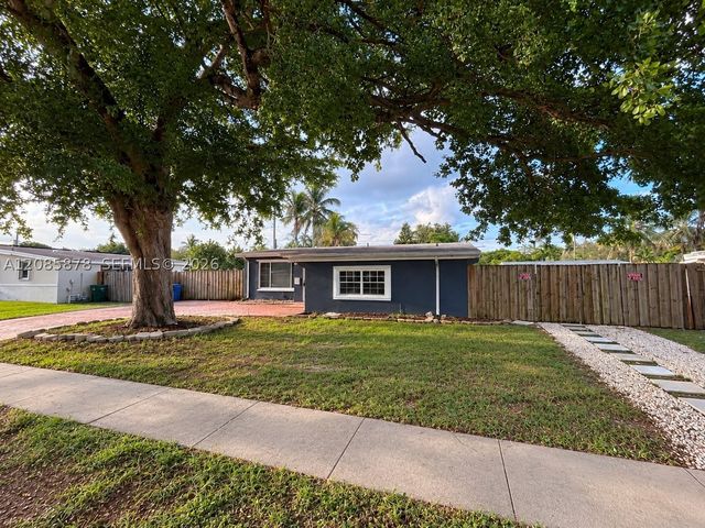 6541 SW 5th St, Pembroke Pines, FL 33023