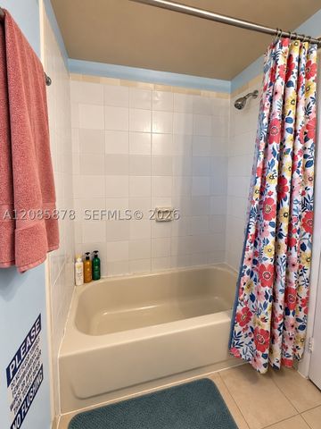 6541 SW 5th St, Pembroke Pines, FL 33023