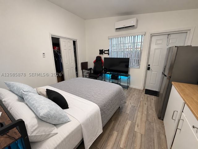 6541 SW 5th St, Pembroke Pines, FL 33023