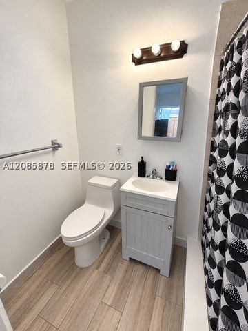 6541 SW 5th St, Pembroke Pines, FL 33023