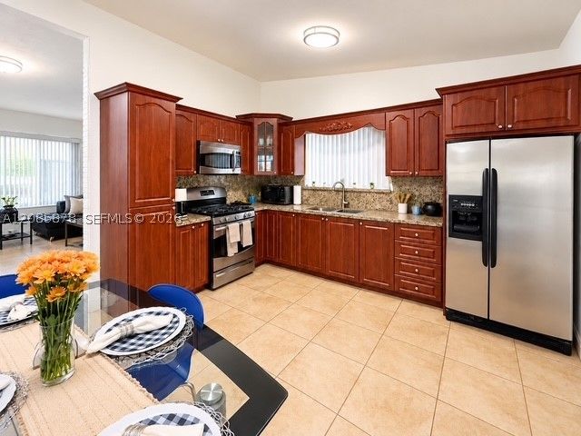 6541 SW 5th St, Pembroke Pines, FL 33023