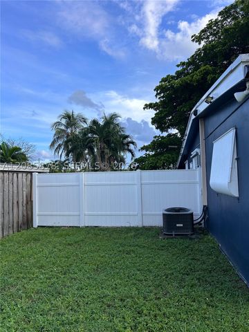 6541 SW 5th St, Pembroke Pines, FL 33023
