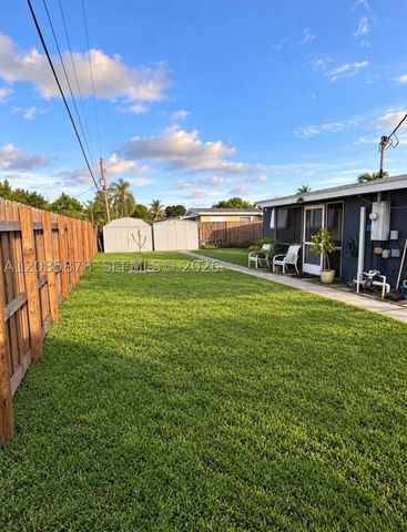 6541 SW 5th St, Pembroke Pines, FL 33023