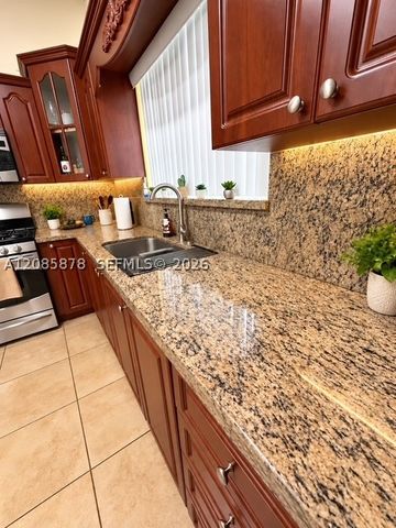 6541 SW 5th St, Pembroke Pines, FL 33023