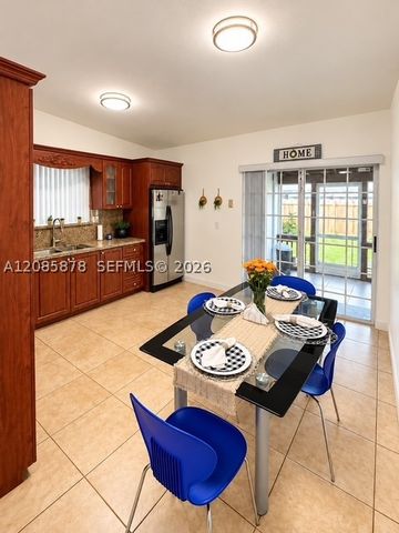 6541 SW 5th St, Pembroke Pines, FL 33023