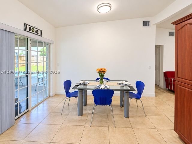 6541 SW 5th St, Pembroke Pines, FL 33023