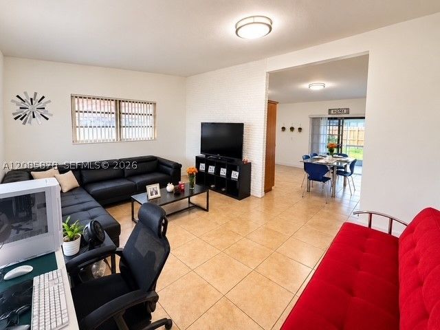 6541 SW 5th St, Pembroke Pines, FL 33023