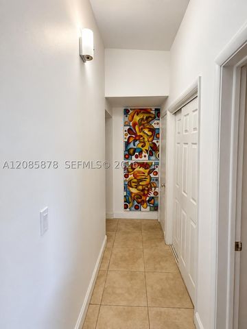 6541 SW 5th St, Pembroke Pines, FL 33023