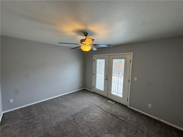 1666 S Razorback Road, Fayetteville, AR 72701