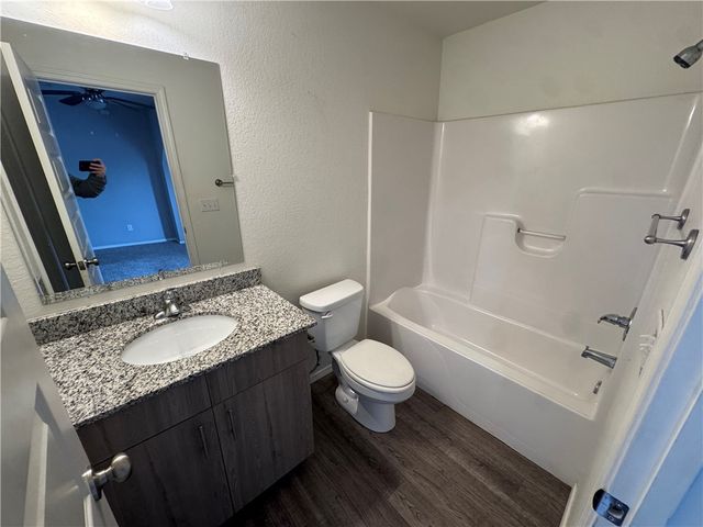 1666 S Razorback Road, Fayetteville, AR 72701