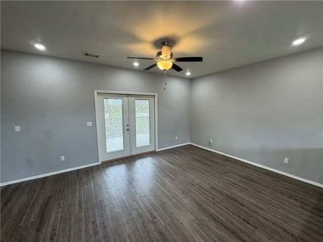 1666 S Razorback Road, Fayetteville, AR 72701