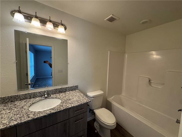 1666 S Razorback Road, Fayetteville, AR 72701