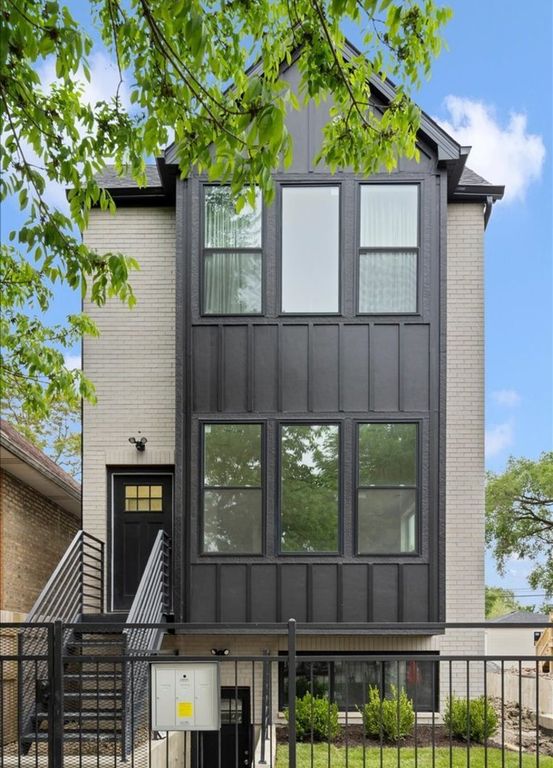 542 N Lawndale Avenue, Chicago, IL 60624 — exterior