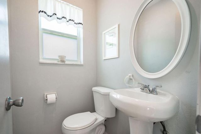 571 SE 12th St, Pompano Beach, FL 33060